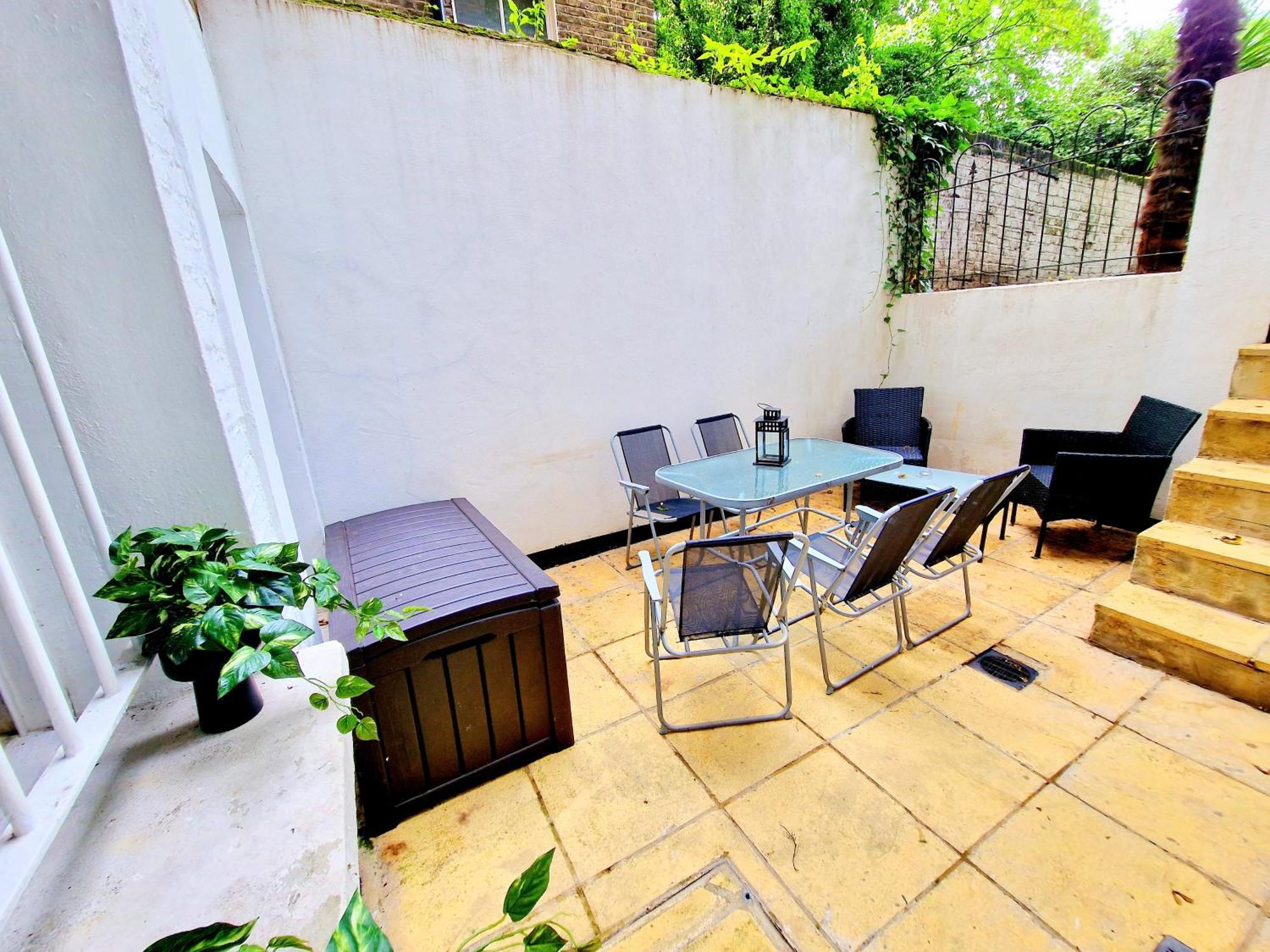 Spacious & Cosy 2 Bedroom Home Plus 2 Sofa-Beds With Private Entrance And Back Patio, 3 Min Walk To Earl'S Court Station Londra Exterior foto