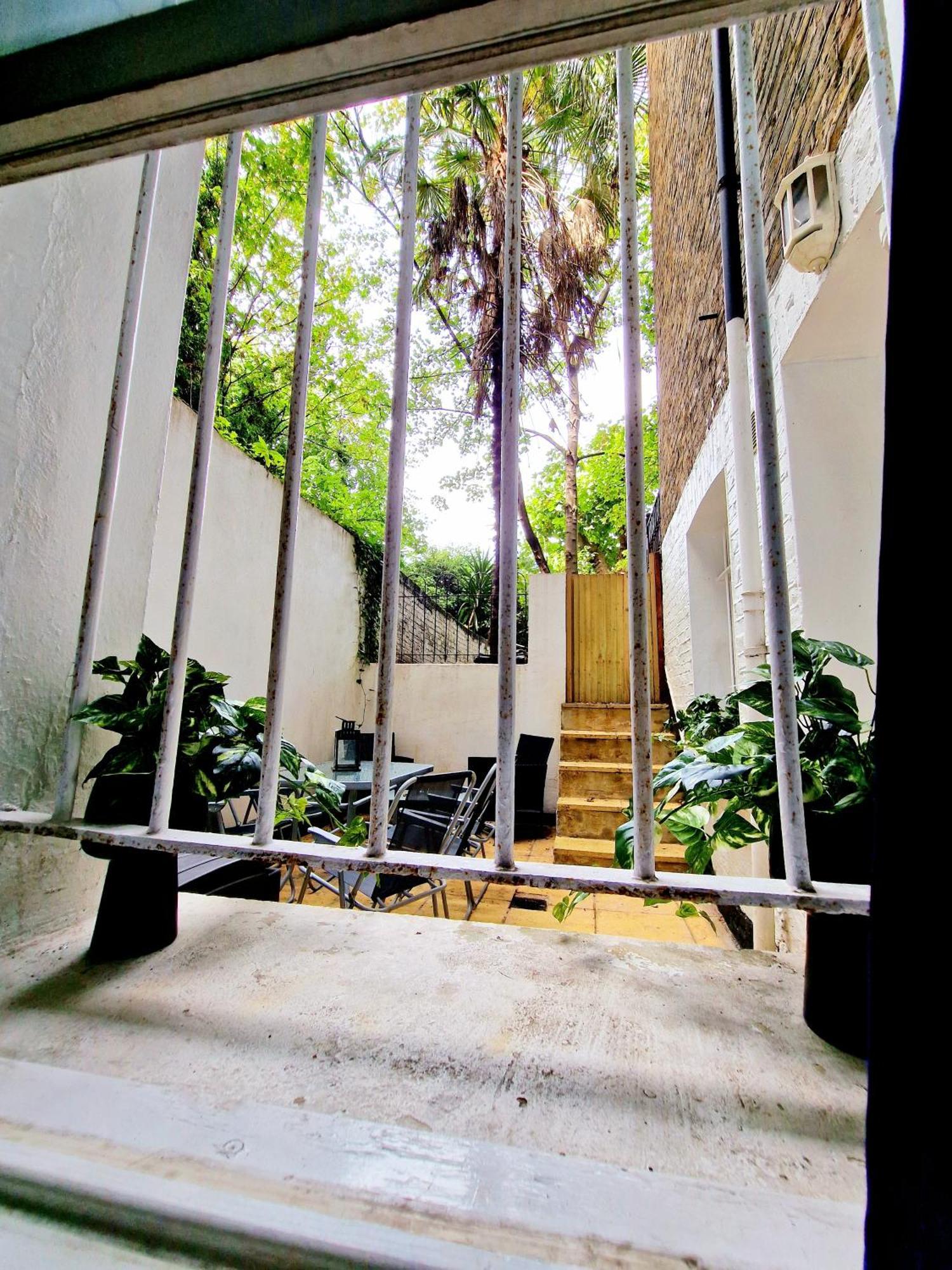 Spacious & Cosy 2 Bedroom Home Plus 2 Sofa-Beds With Private Entrance And Back Patio, 3 Min Walk To Earl'S Court Station Londra Exterior foto
