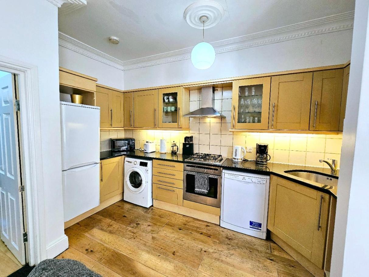 Spacious & Cosy 2 Bedroom Home Plus 2 Sofa-Beds With Private Entrance And Back Patio, 3 Min Walk To Earl'S Court Station Londra Exterior foto