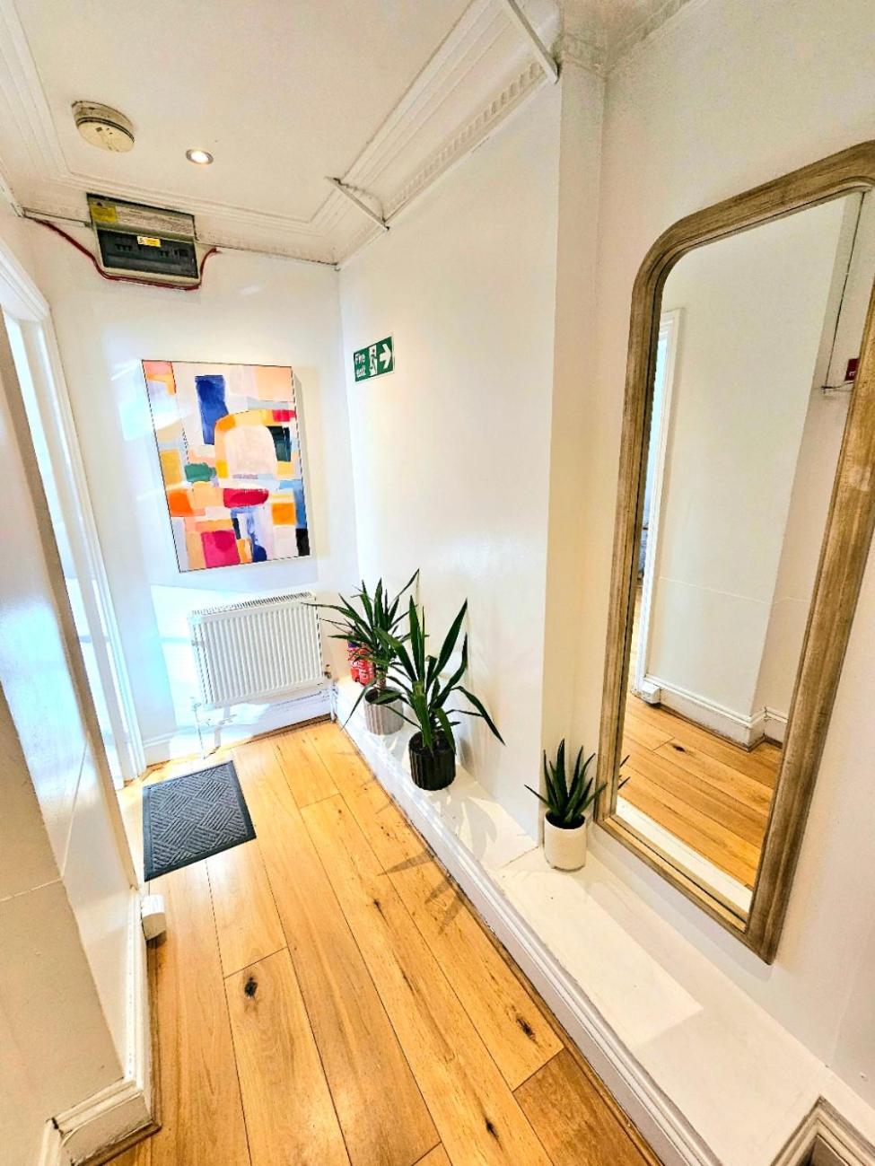 Spacious & Cosy 2 Bedroom Home Plus 2 Sofa-Beds With Private Entrance And Back Patio, 3 Min Walk To Earl'S Court Station Londra Exterior foto