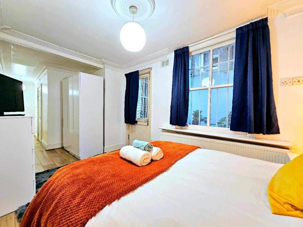 Spacious & Cosy 2 Bedroom Home Plus 2 Sofa-Beds With Private Entrance And Back Patio, 3 Min Walk To Earl'S Court Station Londra Exterior foto