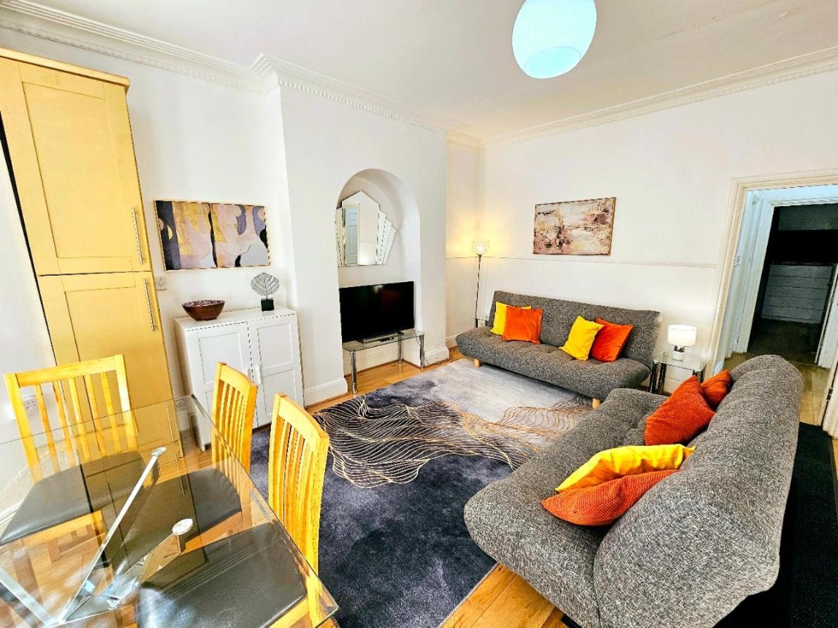 Spacious & Cosy 2 Bedroom Home Plus 2 Sofa-Beds With Private Entrance And Back Patio, 3 Min Walk To Earl'S Court Station Londra Exterior foto
