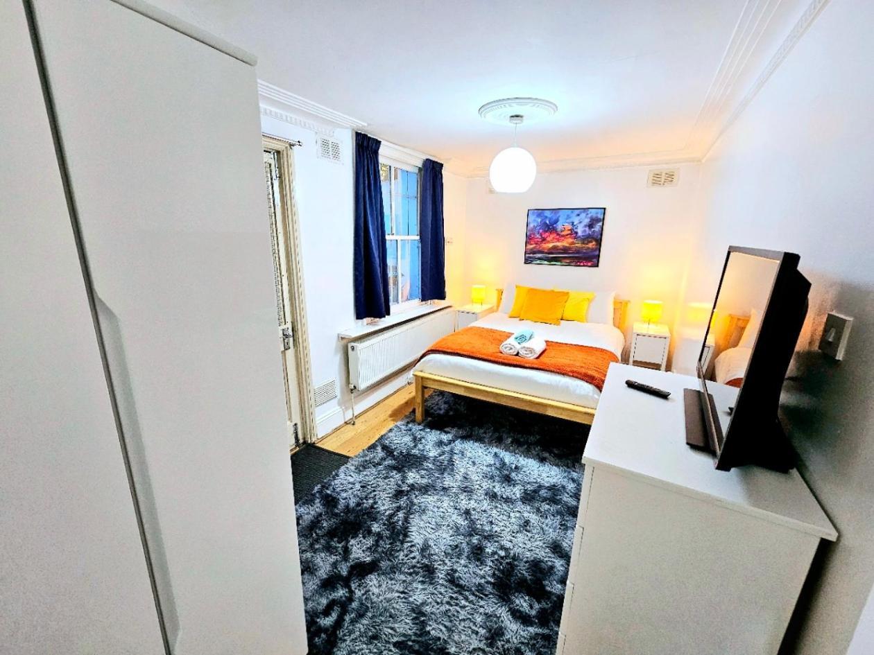 Spacious & Cosy 2 Bedroom Home Plus 2 Sofa-Beds With Private Entrance And Back Patio, 3 Min Walk To Earl'S Court Station Londra Exterior foto