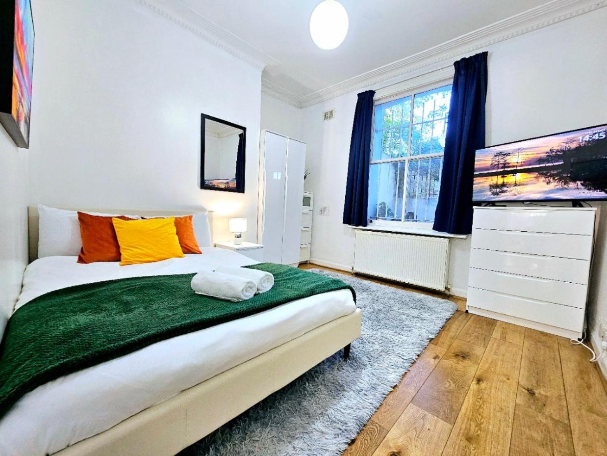 Spacious & Cosy 2 Bedroom Home Plus 2 Sofa-Beds With Private Entrance And Back Patio, 3 Min Walk To Earl'S Court Station Londra Exterior foto